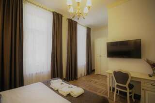 Отель La Curtea Domneasca Пьятра-Нямц Двухместный номер с 1 кроватью и собственной ванной комнатой-10