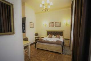 Отель La Curtea Domneasca Пьятра-Нямц Двухместный номер с 1 кроватью и собственной ванной комнатой-17